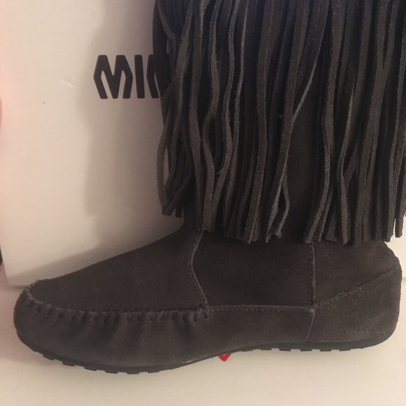 NEW Minnetonka 6 Leather Studded Fringe Calf Boot - Picture 4 of 7